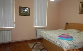 Apartament la casa (2 camere)
